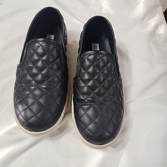 Black Steve Madden Quilted Slip-On Shoes - Picture 1 of 4